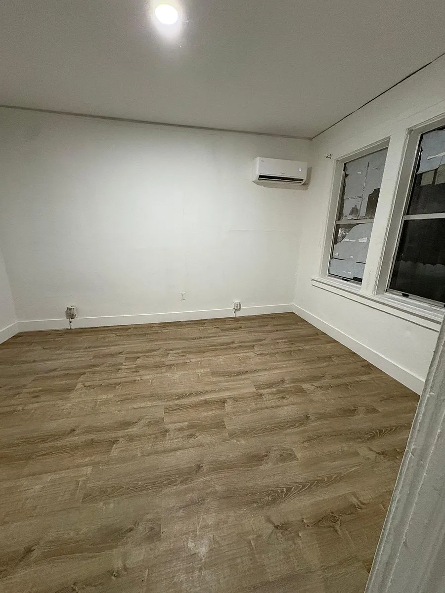 Building Photo - 720 SW 5th St #2