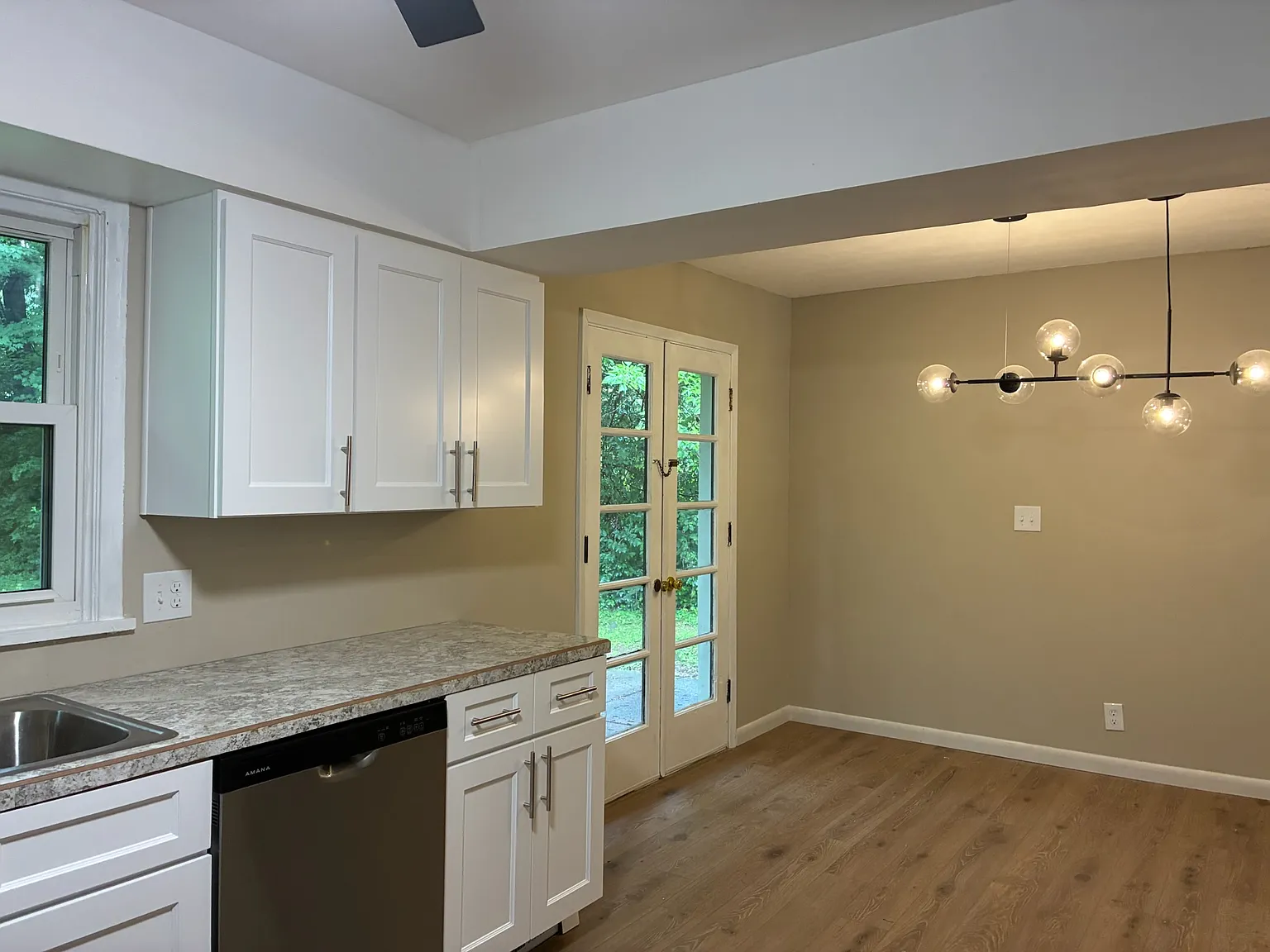 3 bed, 1.5 bath, 1576 sqft, $1,890 — Photo 4