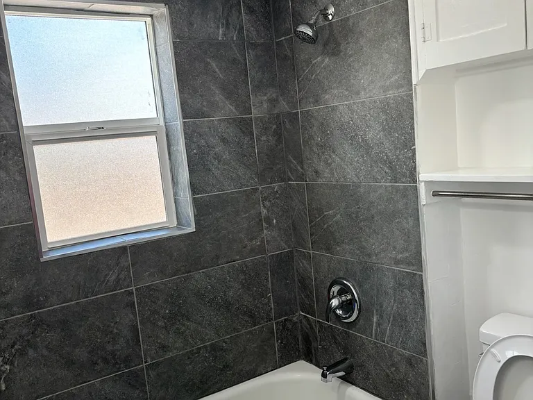 813 Marquette Ave NW #2 — Photo 4