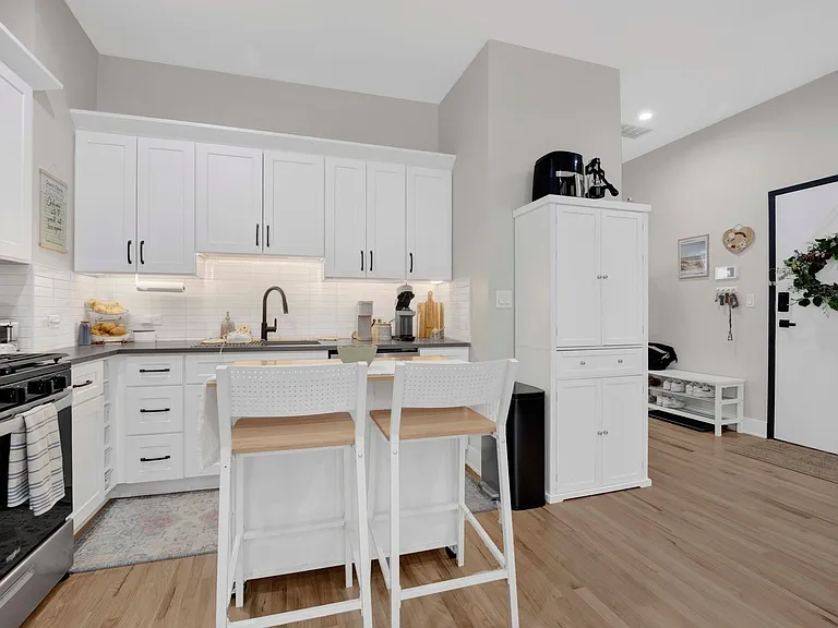 4437 N Broadway St #2R — Photo 7