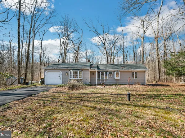 2120 Upper Rocky Dale Rd, Green Lane, PA 18054