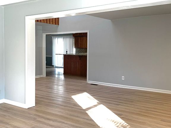 3rd image of 1416 Waterside Dr S