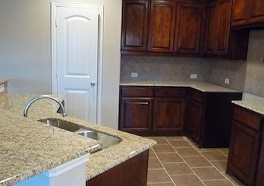 4th image of 209 Chimney Rock Dr