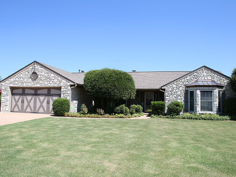 1st image of 2817 Camelot Dr