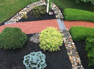 23 McAfee Farm Rd, Bedford, NH 03110