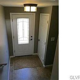 3rd image of 7 Heritage Ln