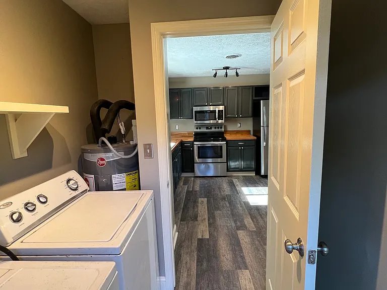 1420 Wallace St — Photo 3