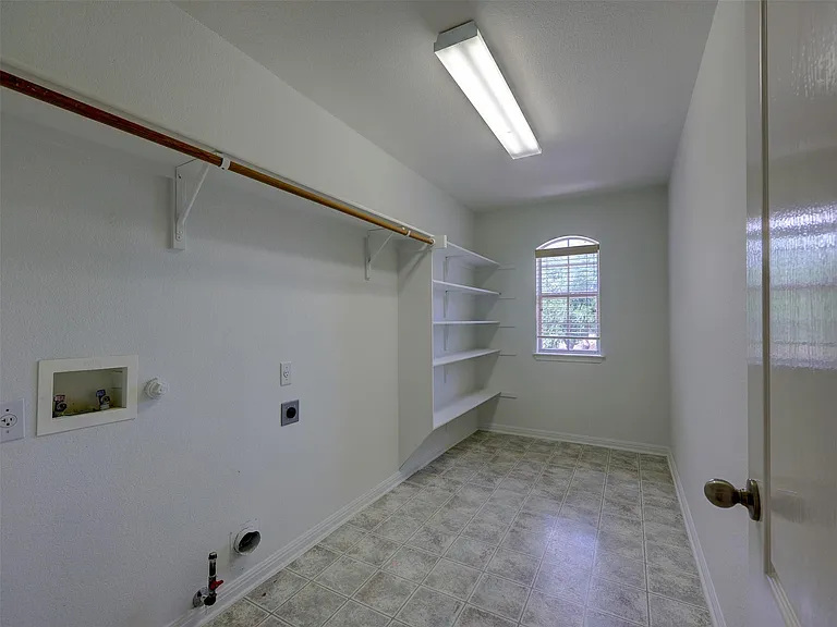 1554 Homewood Cir — Photo 24