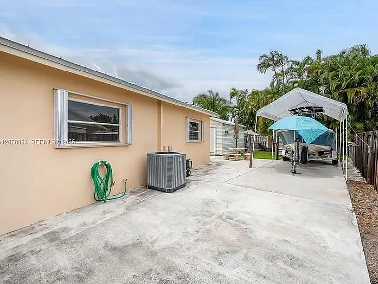 9402 SW 185th Ter — Photo 17