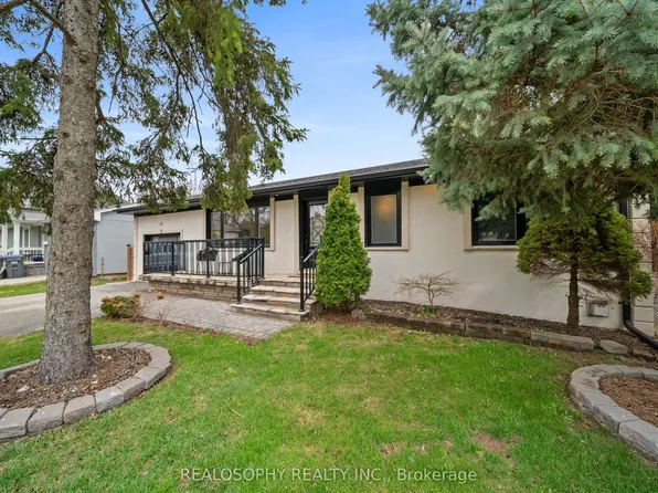 17 Pioneer Dr, Mississauga, ON L5M 1G8