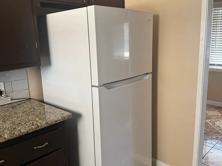 381 Frances Dr — Photo 1