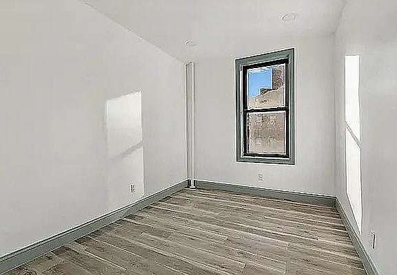 3rd image of 49 6th Ave #4A