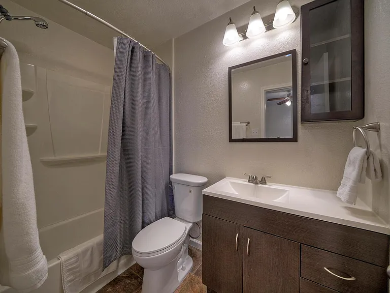 1004 Hyridge St — Photo 3