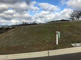 547 W La Strada Cir, Medford, OR