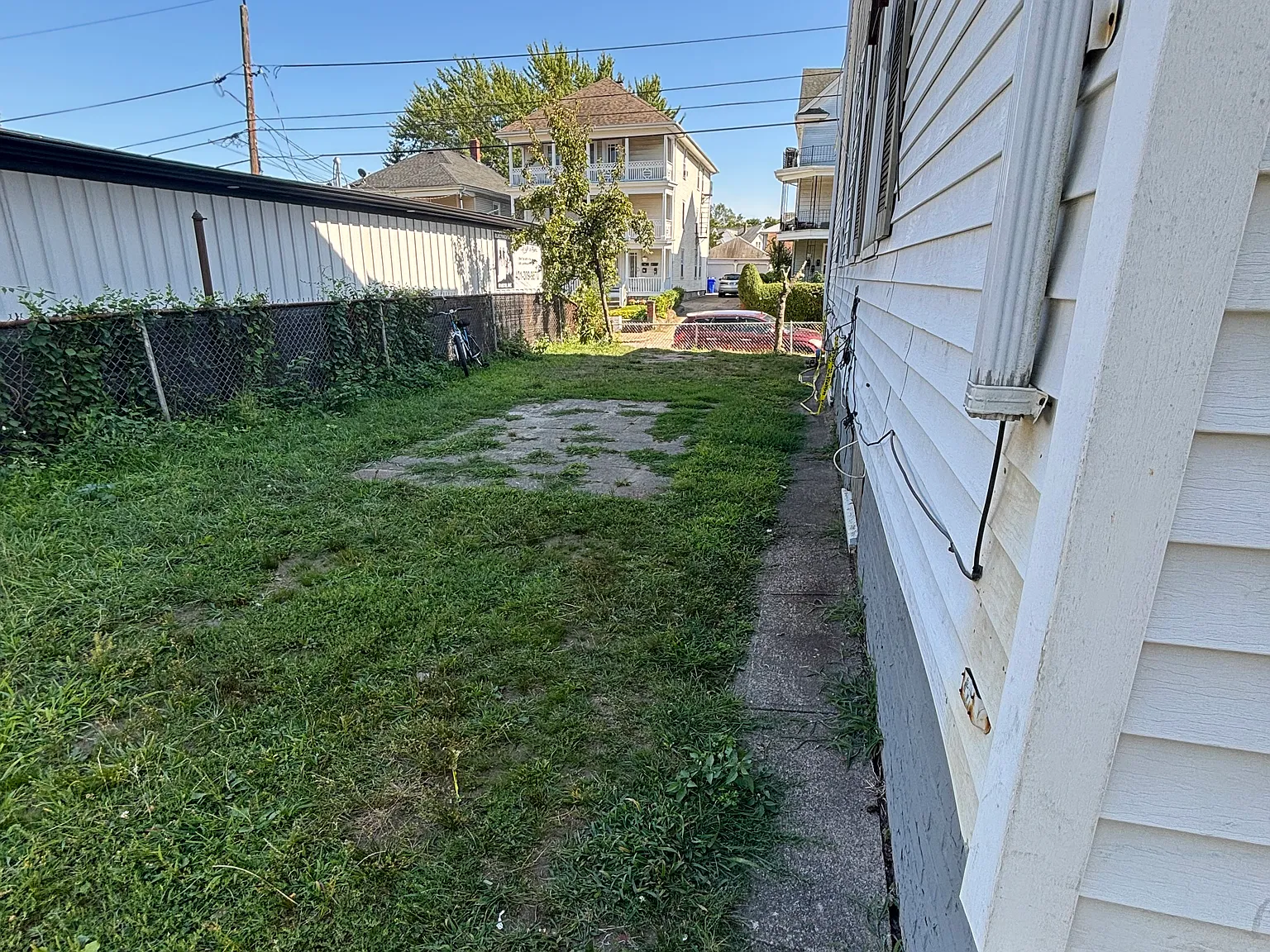 3 bed, 998 sqft, $1,800 — Photo 2