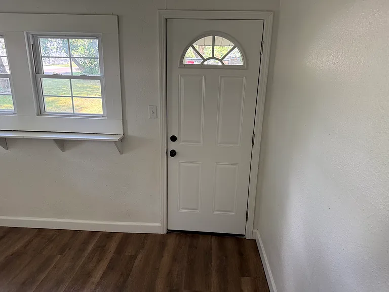 111 N Elm St — Photo 15