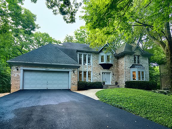3rd image of 804 Wildrose Springs Dr