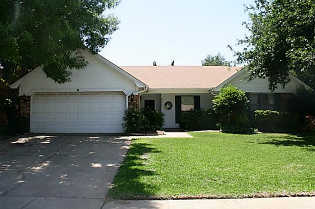 1st image of 2804 Live Oak Ln