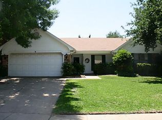2804 Live Oak Ln, Bedford, TX 76021