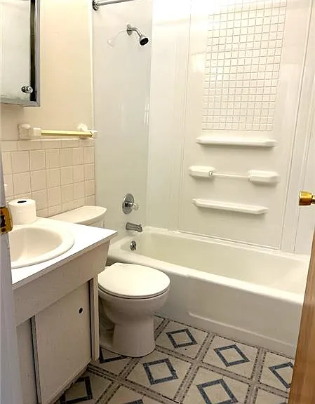 401 Colonial Dr #6 — Photo 10