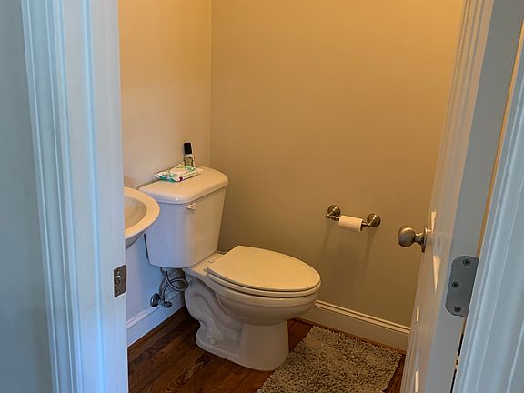 Guest bathroom 