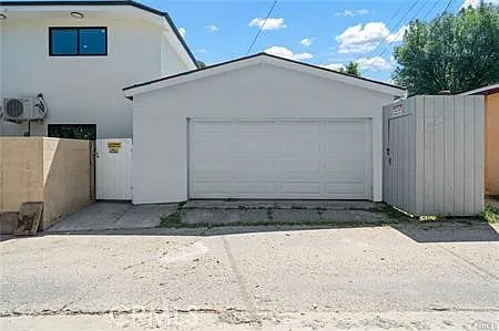 9661 Hayvenhurst Ave — Photo 30