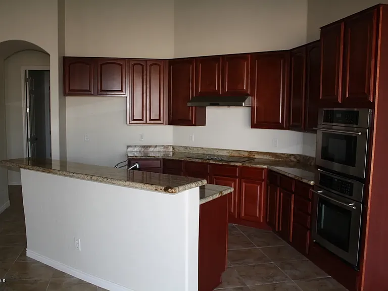 10202 S 44th Ln — Photo 7