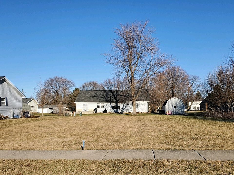 1st image of 490 Dorothy Dr