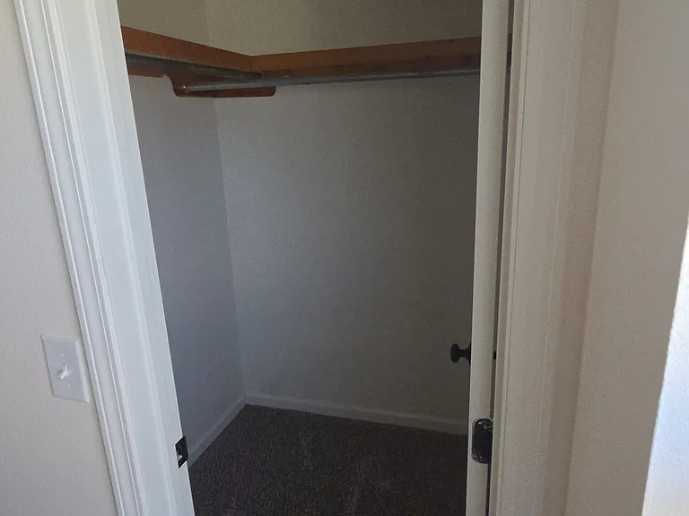 112 Cades Ct — Photo 3