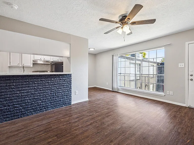 Emerson Street Apartments — Photo 1
