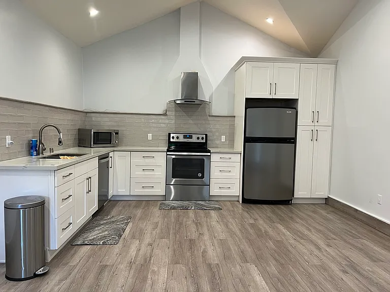 12642 Martha St — Photo 8