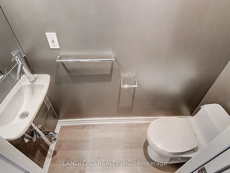 138 Fallingbrook Rd — Photo 29