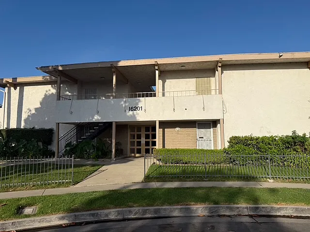1 bed, 725 sqft, $2,200 — Photo 2