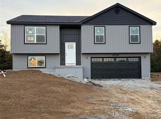 28718 Woodland Heights Dr, Warrenton, MO 63383