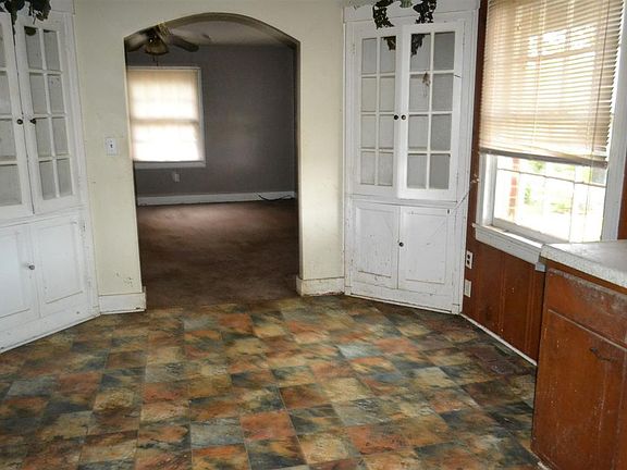 4th image of 1121 Hollywood Dr