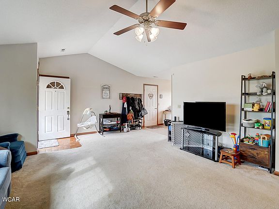5th image of 528 Franklin St