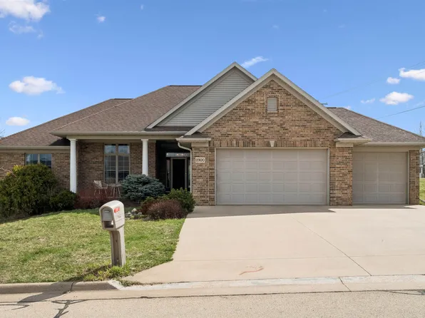 2300 Antler Ridge Dr, Dubuque, IA 52002