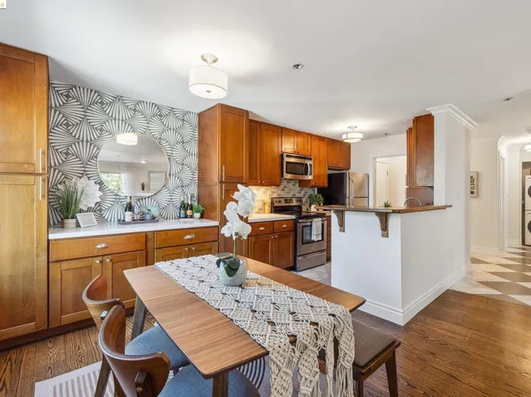 389 Belmont St APT 210, Oakland, CA 94610