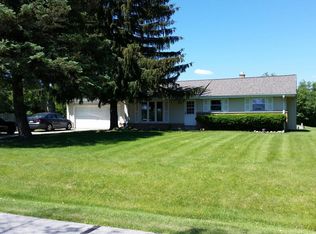 2925 S Stigler Rd, New Berlin, WI 53146