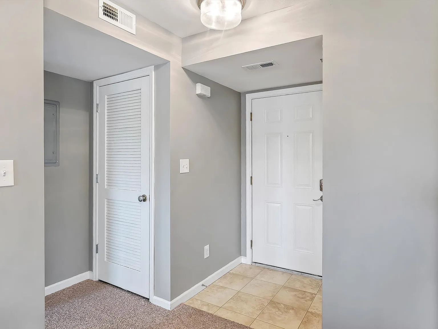 2 bed, 951 sqft, $1,650 — Photo 1
