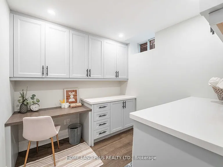 70 Mann Ave — Photo 18