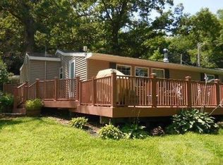 9878 F Ave, Wapello, IA 52653