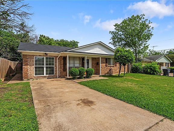 3rd image of 4105 Brookcrest Cir