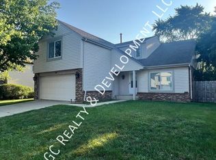 101 Lilac Ln, Buffalo Grove, IL