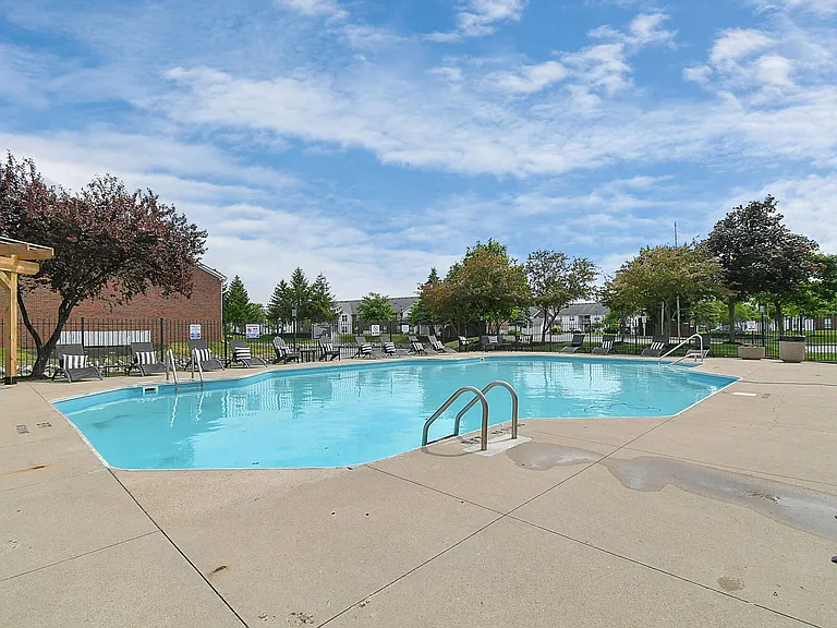 Fountain Place Apartments — Photo 24