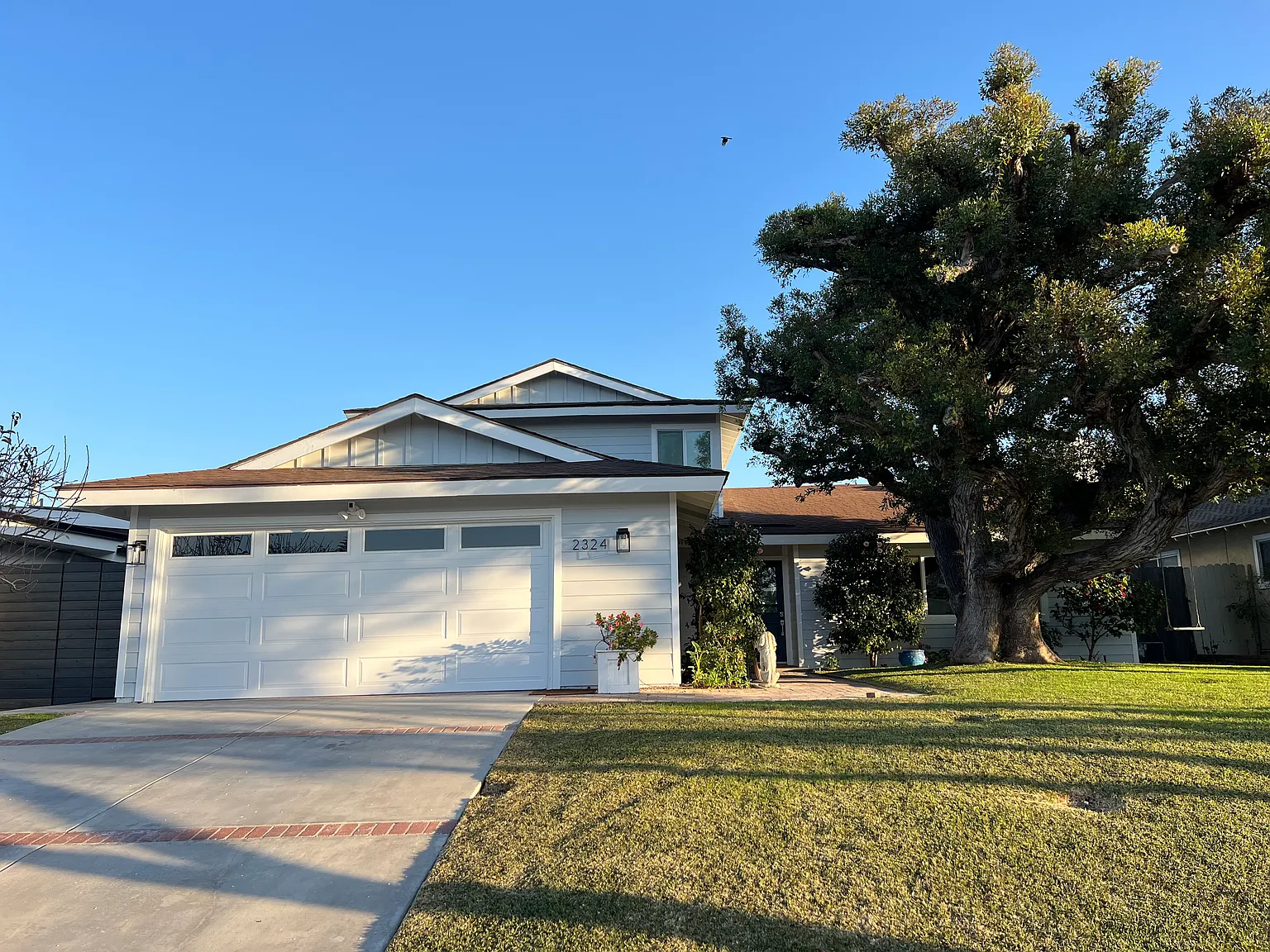 4 bed, 2.5 bath, 2316 sqft, $8,000 — Photo 1
