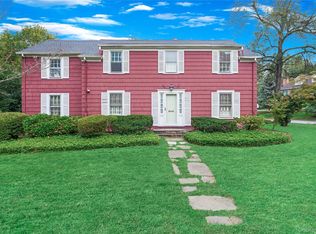 11 South Dr, Great Neck, NY 11021