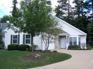 8697 Parkside Dr, Sagamore Hills, OH 44067