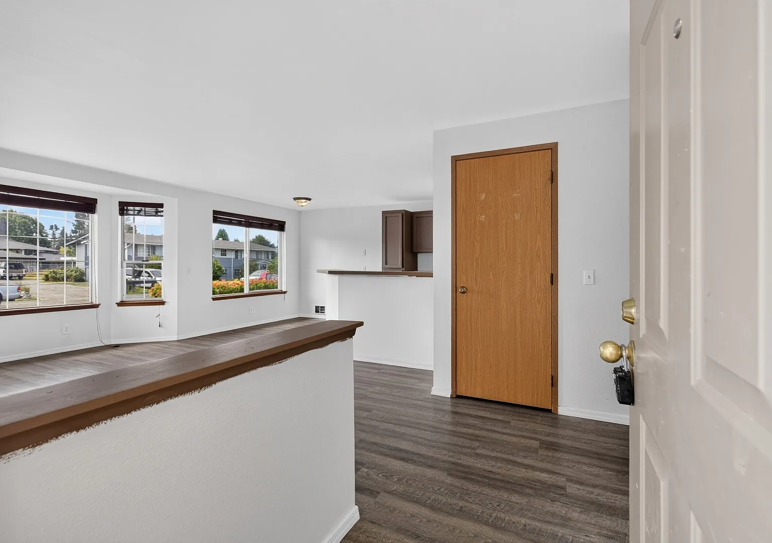 Large 3 bed, 2 bath with private Yard and Garage! — Photo 4