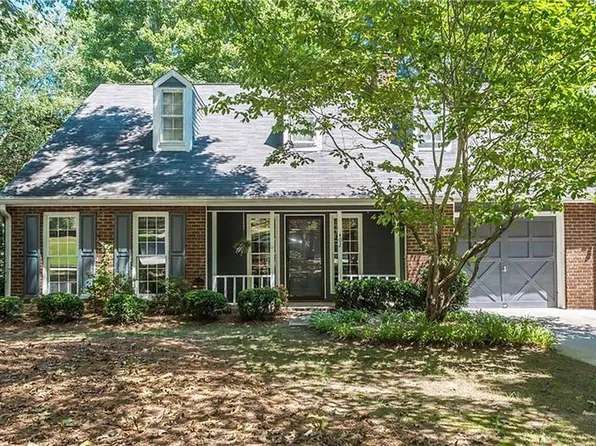 402 Roswell Green Ln, Roswell, GA 30075